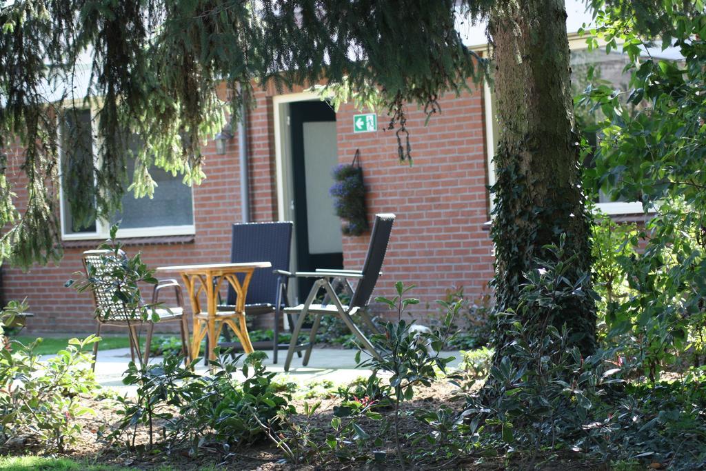 Biedermeier Born Esterno foto